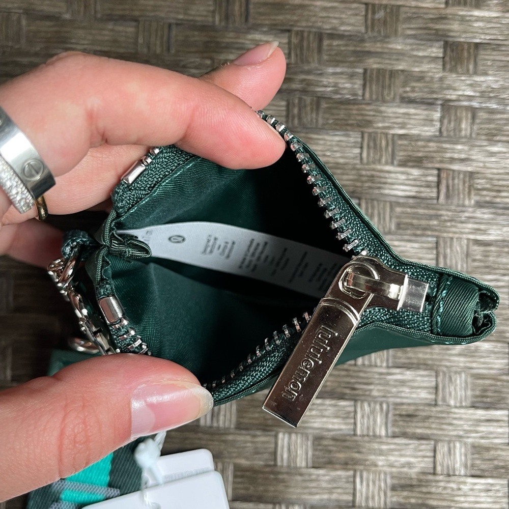 Lululemon Green Pouch & Wrist Strap Set🥬 - Picture 7 of 8